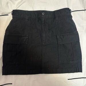 Aritzia/Tna cargo skirt